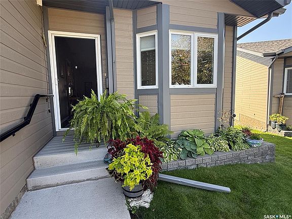 3rd image of 550 Southwood DRIVE