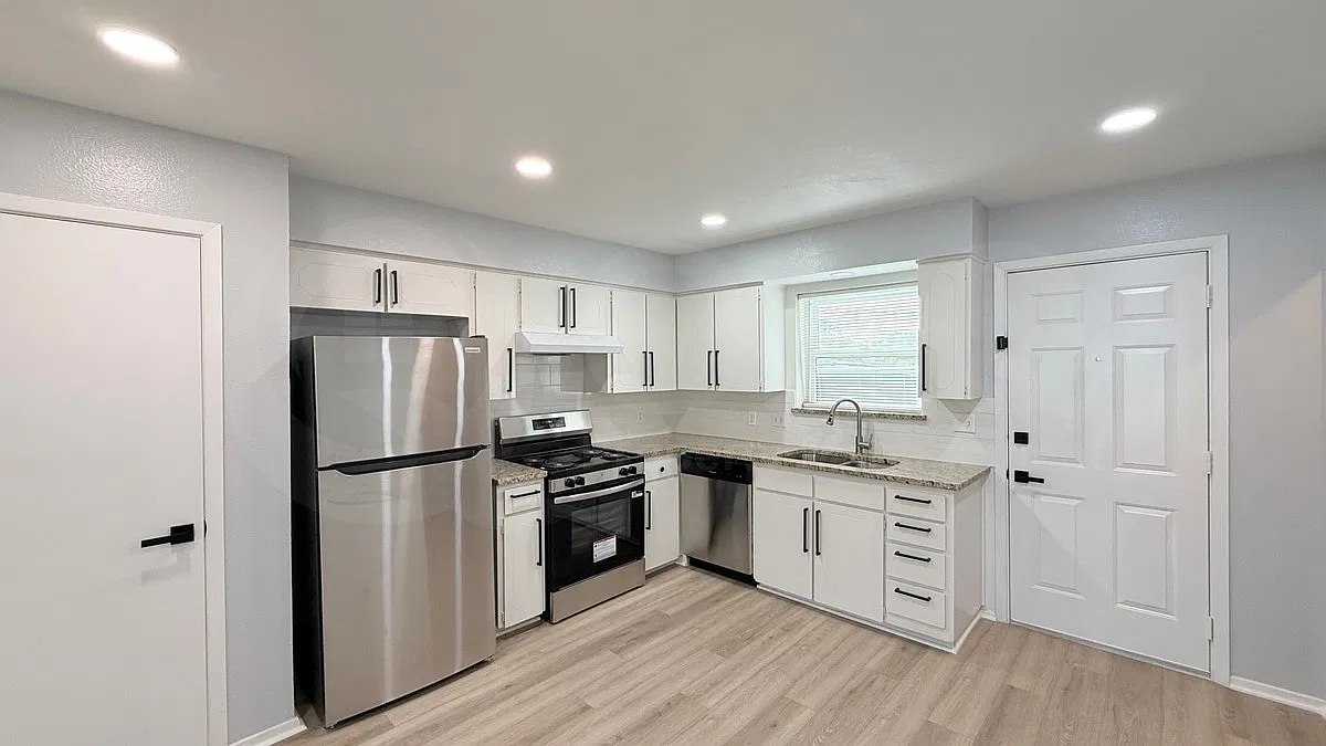 2 bed, 1.0 bath, 751 sqft, $1,550 — Photo 2