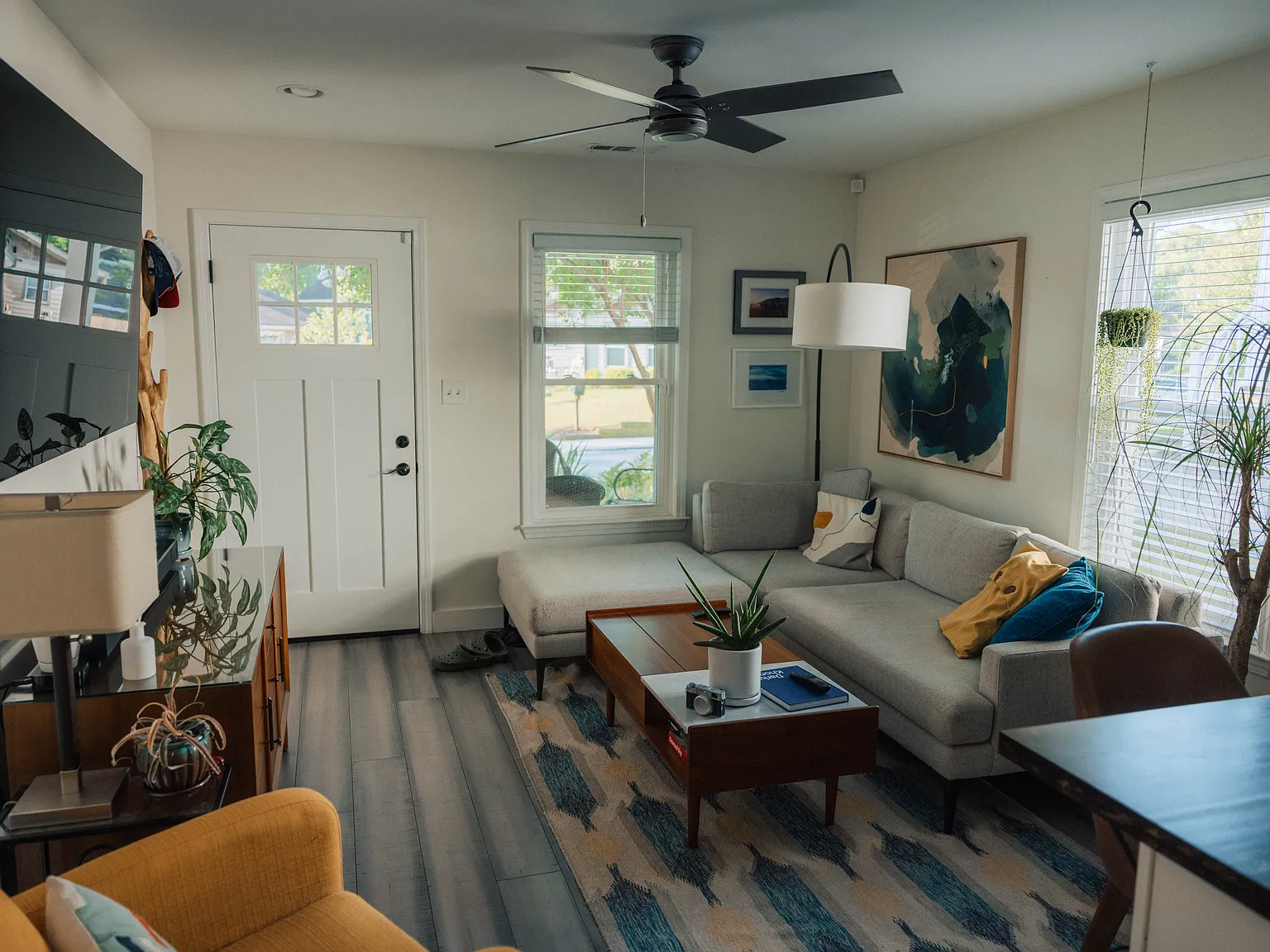 2 bed, 950 sqft, $2,500 — Photo 3