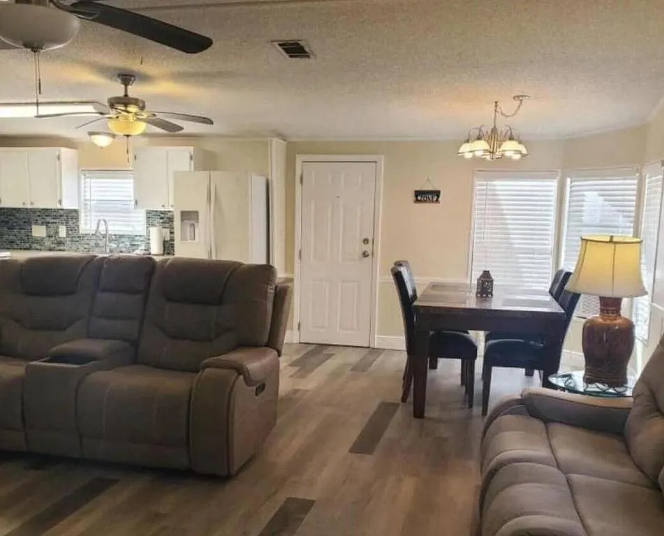 2 bed, 2.0 bath, 1260 sqft, $1,800 — Photo 2
