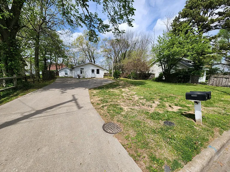 1433 N Brown Ave #B — Photo 16