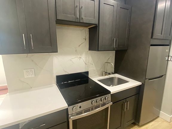5th image of 980 Findlay Ave #3B