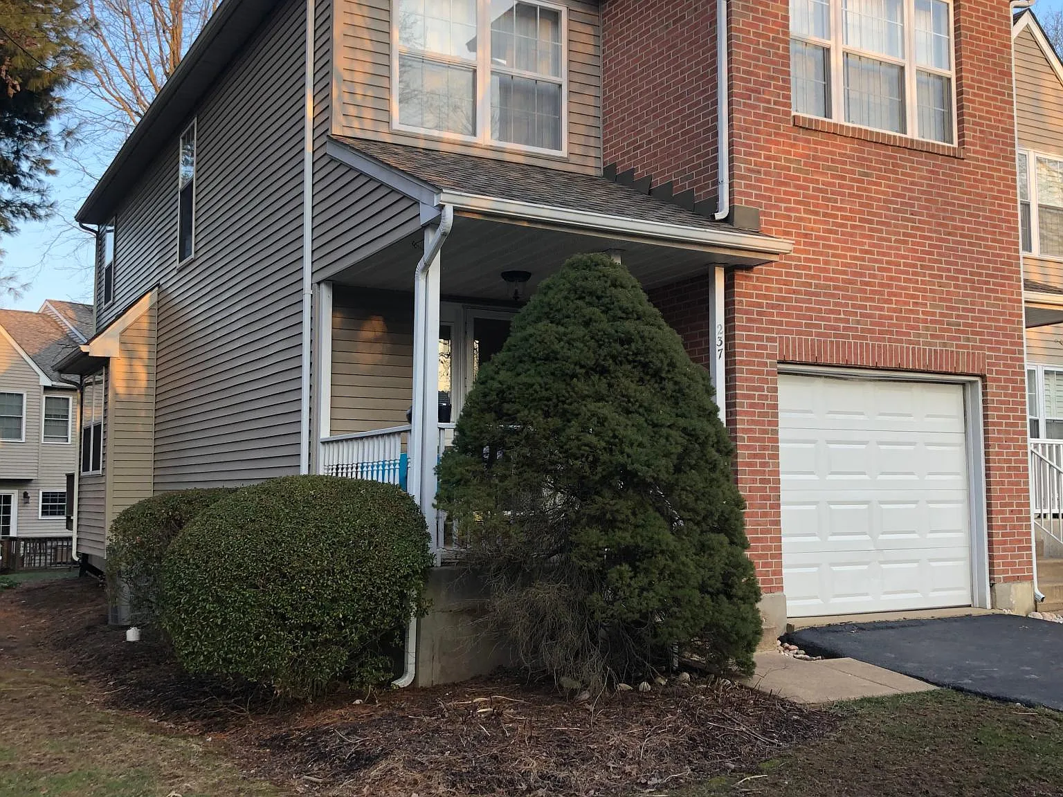 3 bed, 2.5 bath, 1674 sqft, $2,795 — Photo 2