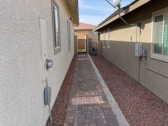 5th image of 617 Cadence Vista Dr