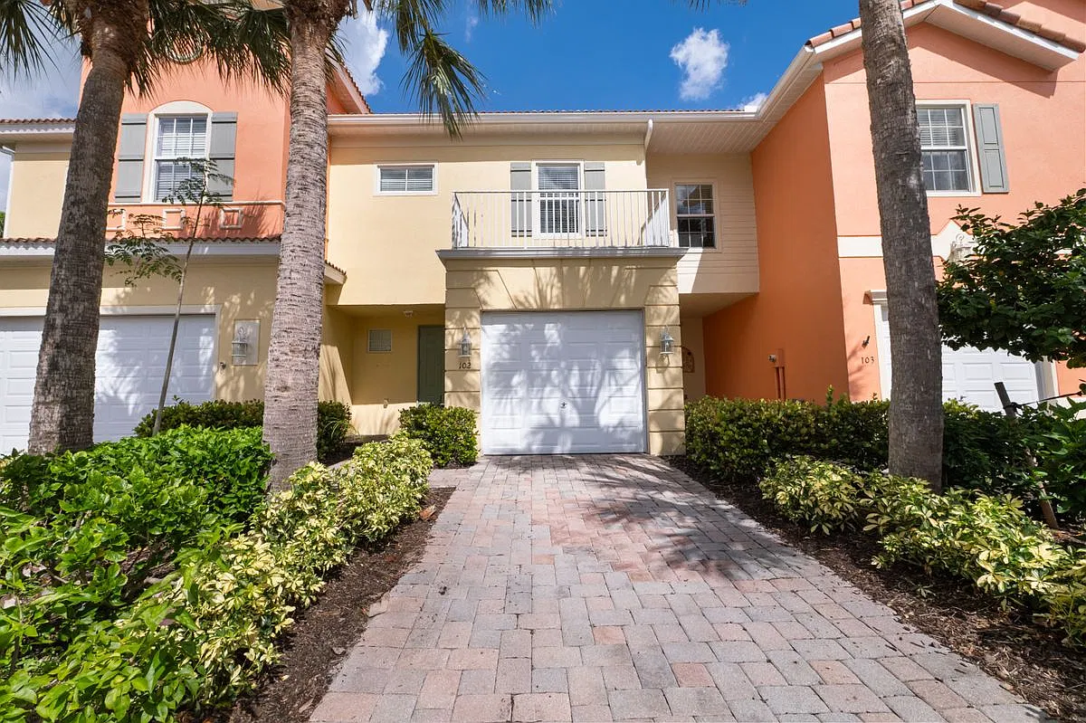 2 bed, 2.5 bath, 1749 sqft, $1,700 — Photo 3
