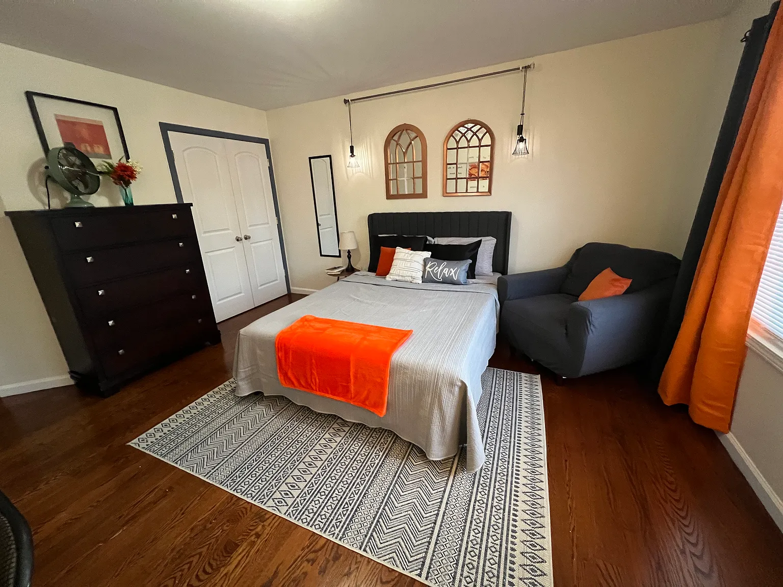 6 bed, 3680 sqft, $1,325 — Photo 4