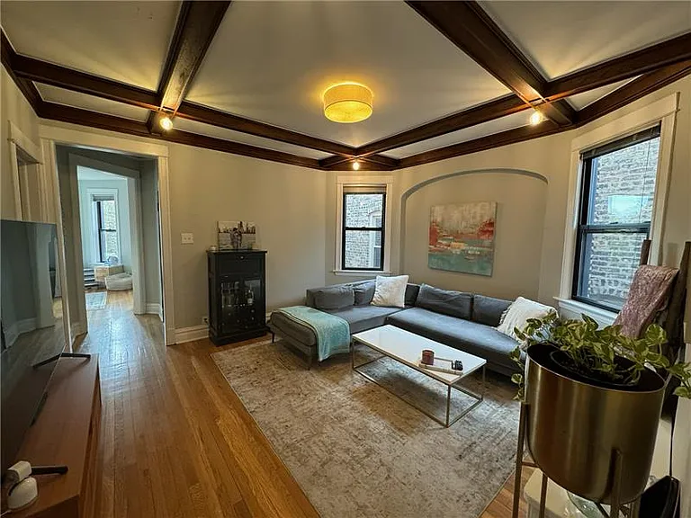 4418 N Artesian Ave #2 — Photo 2