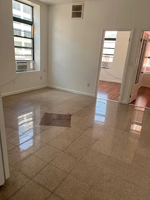 2 bed, 750 sqft, $1,300 — Photo 2