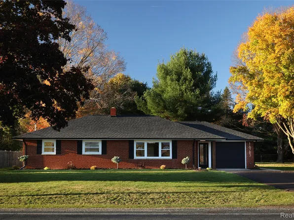 16783 E Augusta Dr, Augusta, MI 49012