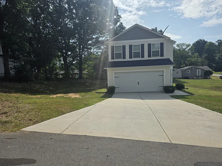 1808 Hart St — Photo 3
