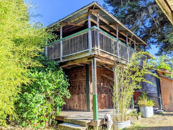 584 Riverside Park Rd, Carlotta, CA 95528