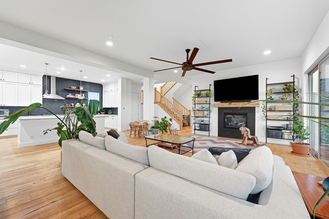 next background image