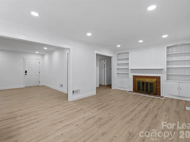 631 Townsend Ave — Photo 12