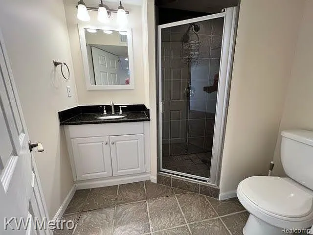 823 E 5th St — Photo 7