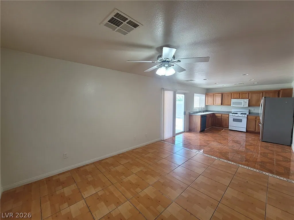 3 bed, 2.0 bath, 1398 sqft, $1,859 — Photo 4