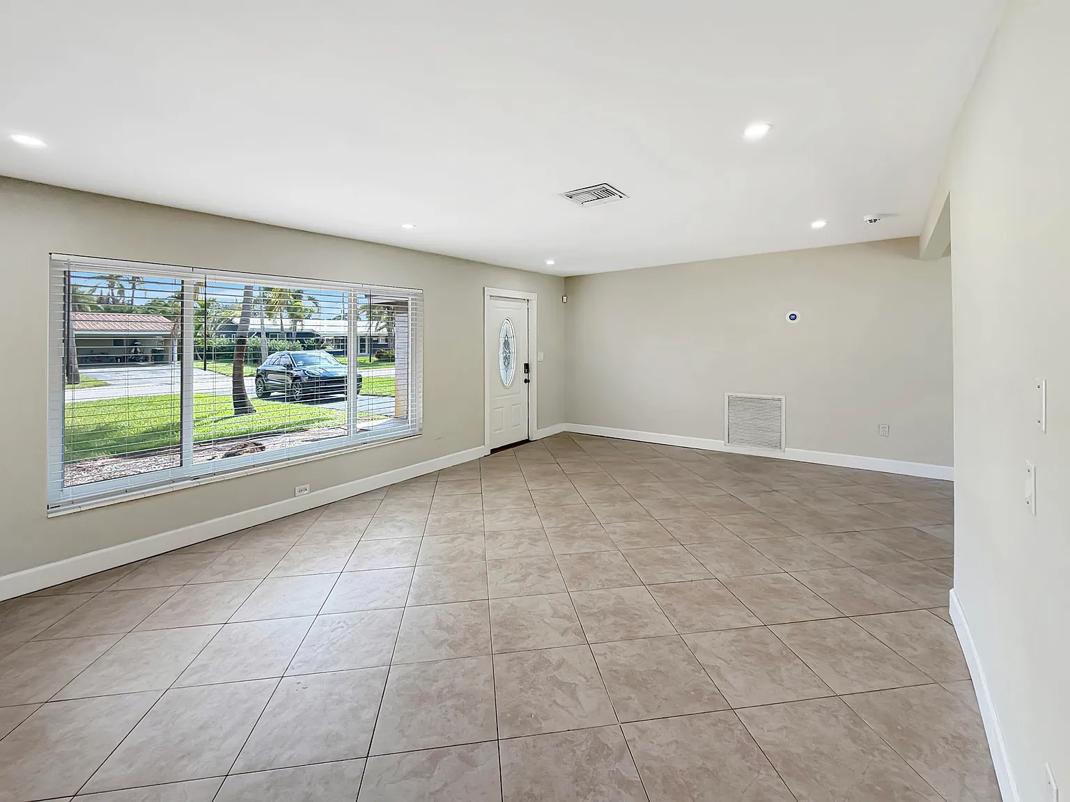 3 bed, 2.0 bath, 1337 sqft, $3,750 — Photo 3