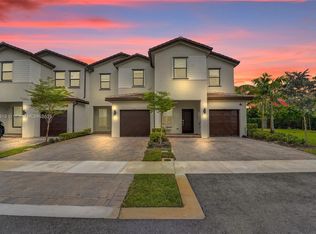 242 SW 159th Ln, Hollywood, FL 33027