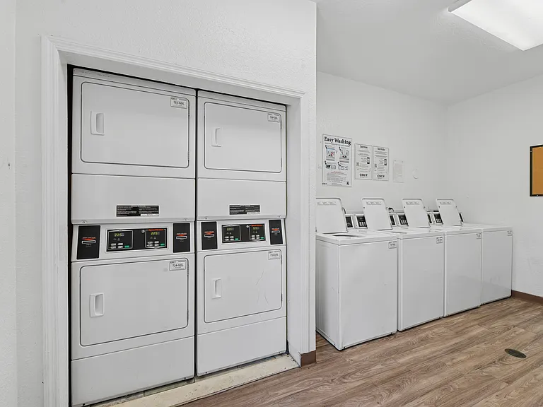 Waverly Apartments — Photo 15