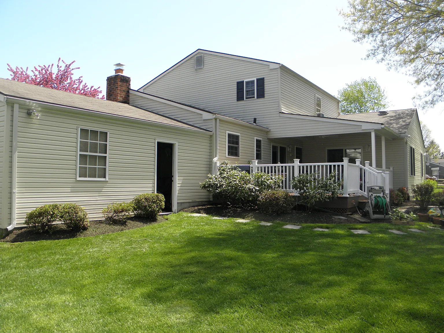 147 Bishop Dr photo 1