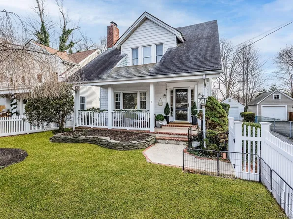31 Jacobson Avenue, Huntington, NY 11743