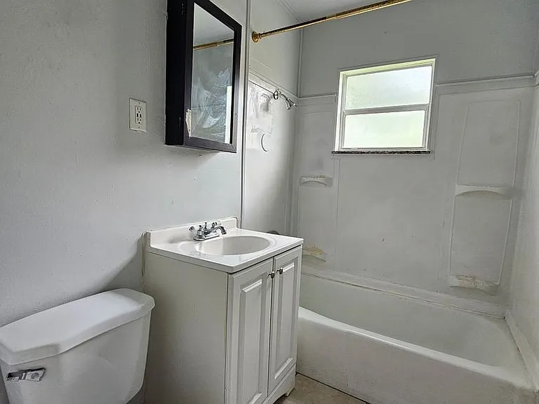 1212 W Marjorie St — Photo 11