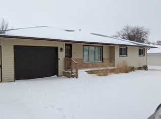 507 N 3rd St, Plainview, NE 68769