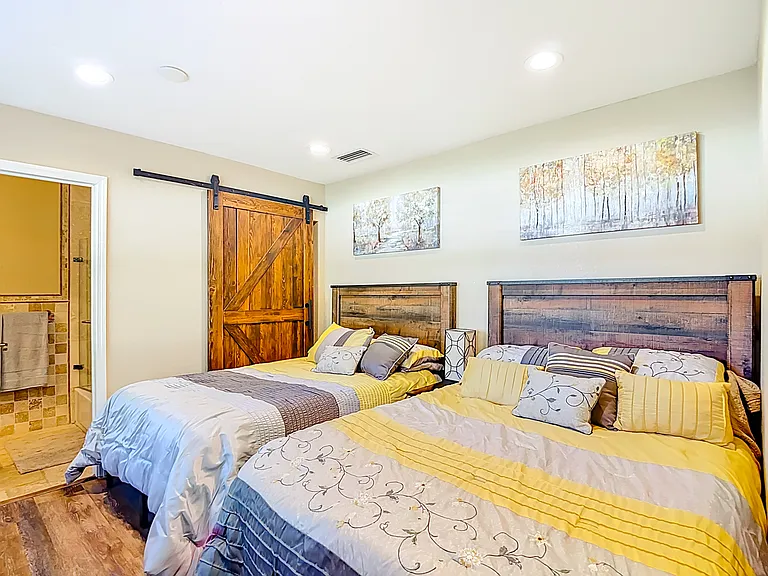 17208 Orangewood Dr — Photo 37