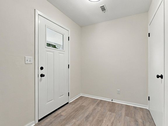 5th image of 12 Juniper Pl