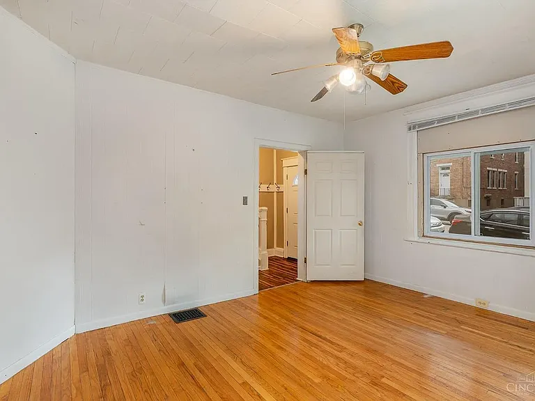 2341 Chickasaw St — Photo 6