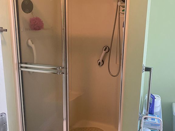 2nd image of 121 Tall Oak Dr