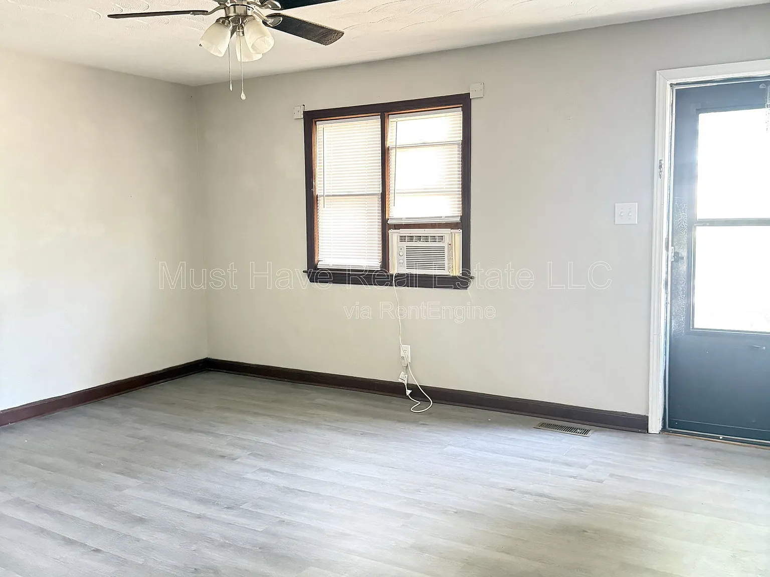 2 bed, 1.0 bath, 748 sqft, $1,000 — Photo 2