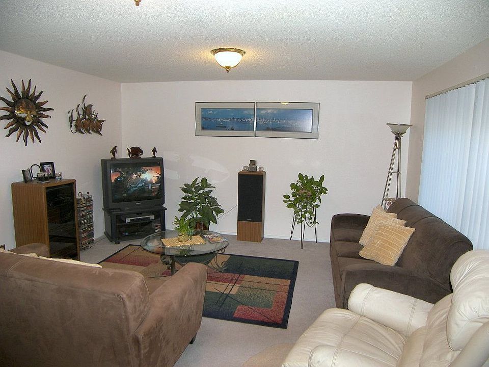 Spacious living room