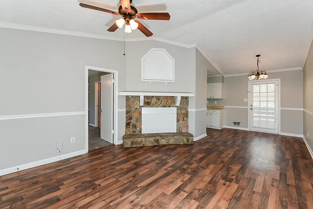 3 bed, 2.0 bath, 1140 sqft, $2,290 — Photo 4