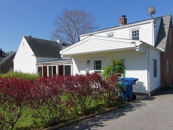 63 Miner Avenue, Waterford, CT -
        Exterior