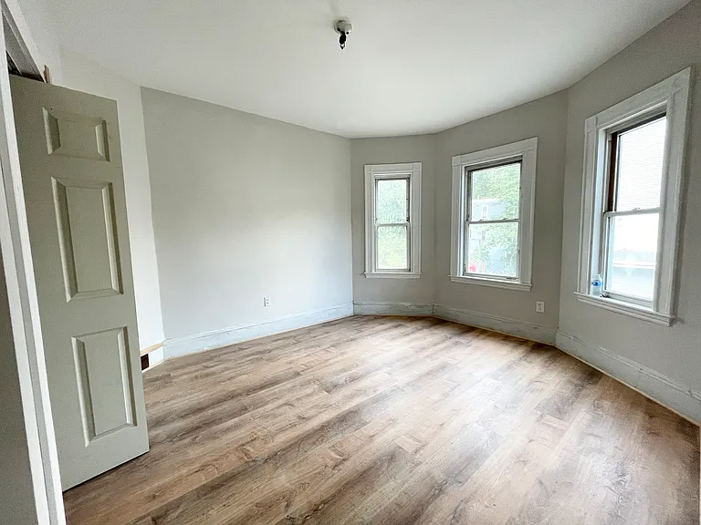 10 Wave Ave #3R — Photo 2