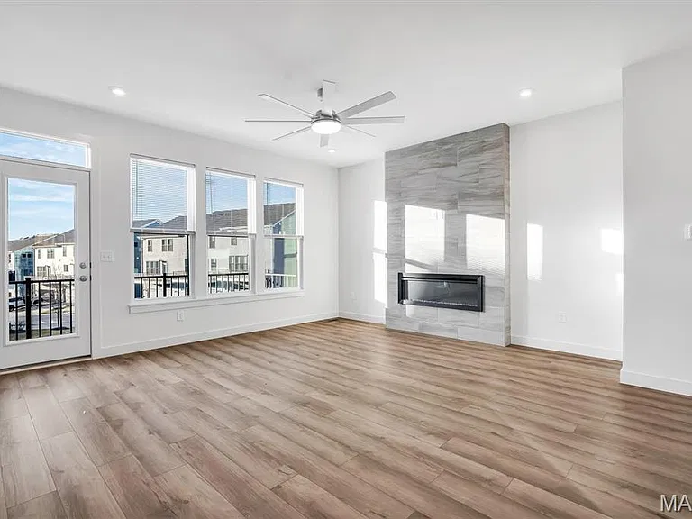 306 Indigo Ct — Photo 14