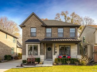 748 Elizabeth St, Rochester, MI 48307