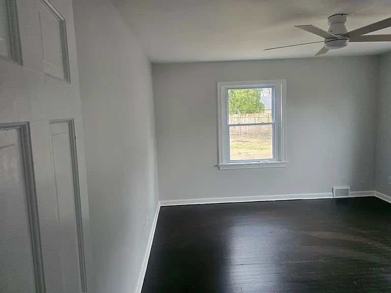 3950 Riverside Dr — Photo 9