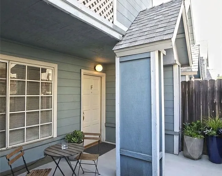 1211 Huntington Dr #F — Photo 2