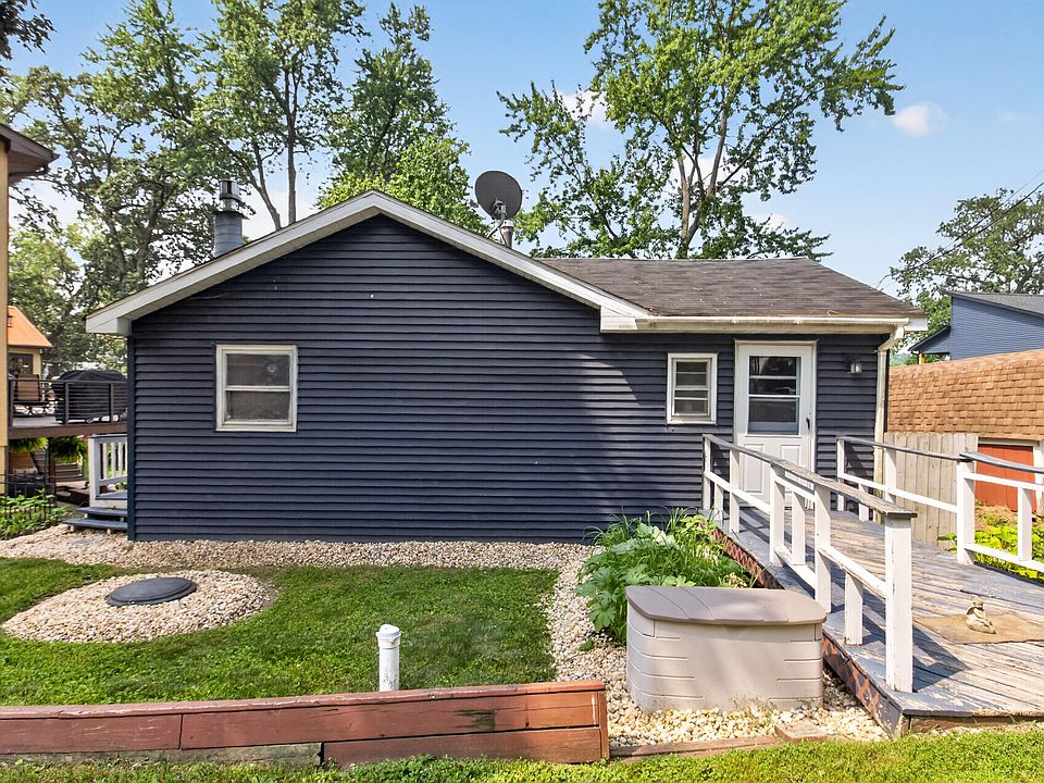 1st image of 409 Lakeview Ct