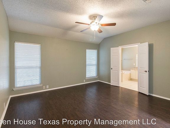 4th image of 4701 Parkmount Dr