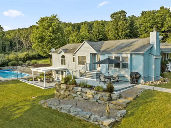 39 Hogan Rd, Vestal, NY 13850