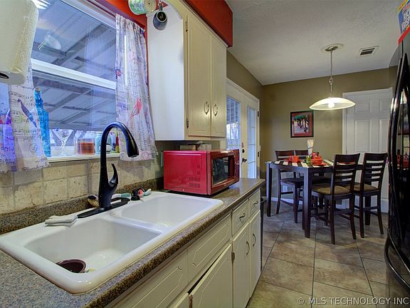 5th image of 2536 S 126th East Ave