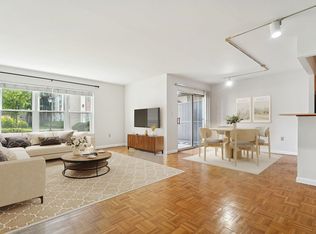 1111 River Rd APT C6, Edgewater, NJ 07020
