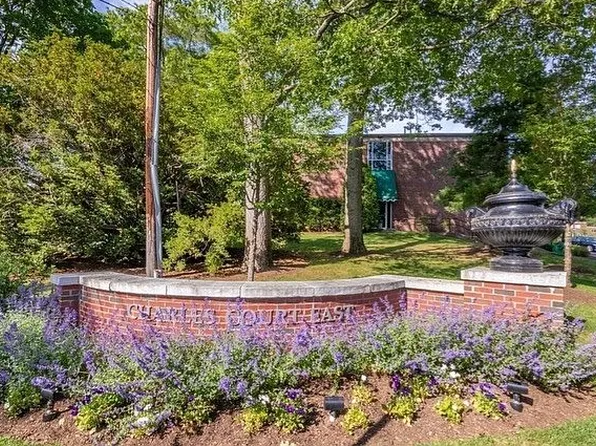 1206 Greendale Ave APT 200, Needham, MA 02492