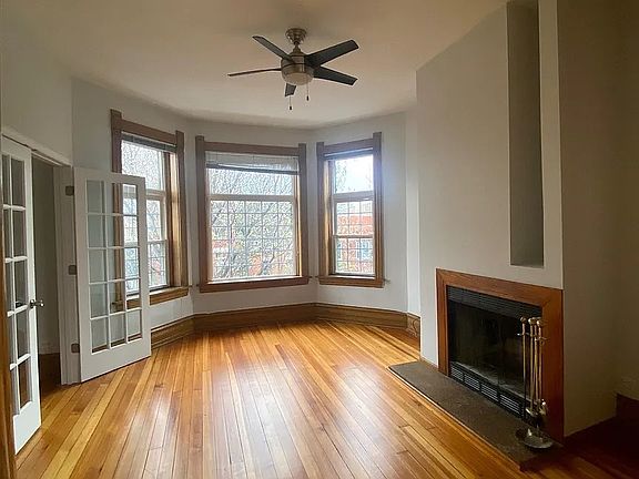 2nd image of 1128 N Winchester Ave #2F