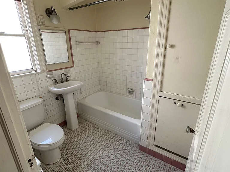414 W Kings Hwy #4 — Photo 11