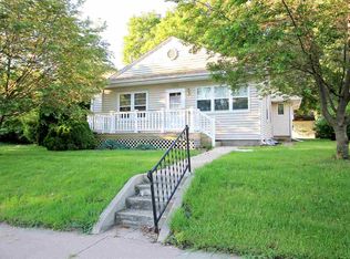 1015 14th Ave S, Clinton, IA 52732