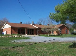 700 Dooms Crossing Rd, Waynesboro, VA 22980