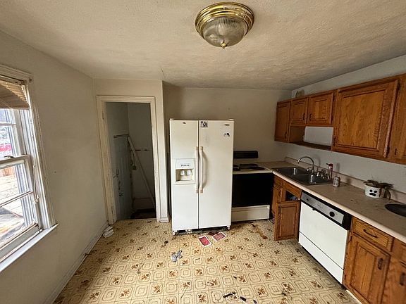 5th image of 1924 N Tibbs Ave